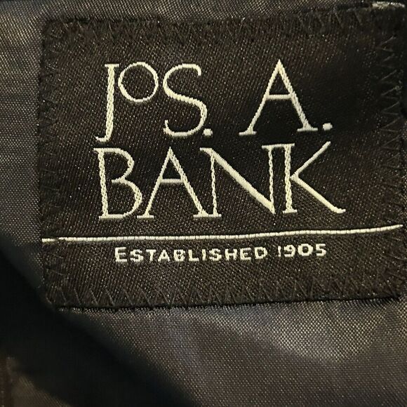 Jos A Bank Men's 40R 2 Button Suit Coat Black Pinstripe 100% Wool - Picture 6 of 6